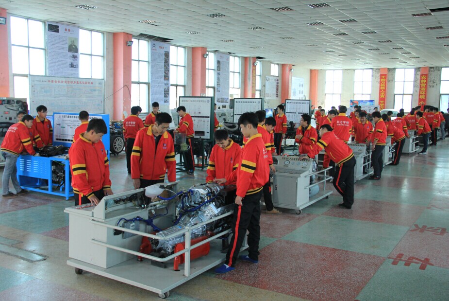 鞍山汽修车间学习中